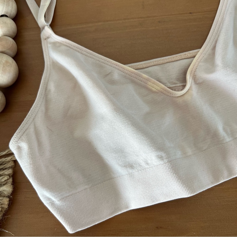 SOLD ❌ SEAMLESS NUDE BRALETTE - Picture 3 of 6